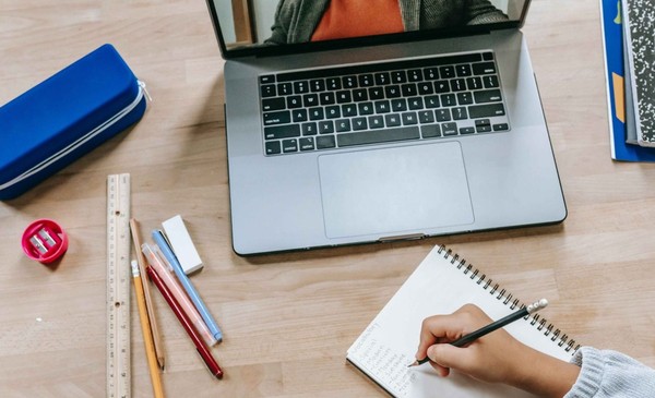 Los cursos online gratuitos que podés hacer para capacitarte en IA - Punto Biz thumbnail