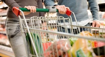 La canasta básica aumentó 4%: cuánto necesitó una familia para no ser pobre 