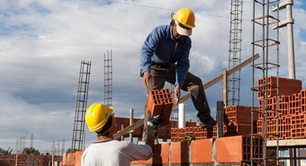 La venta de insumos para la construcción tropezó en mayo y cayó 12%