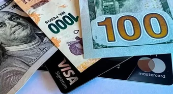 dólares y tarjetas 