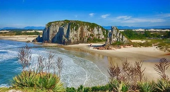 Cuál es la imperdible playa brasileña a pocos kilómetros de Argentina
