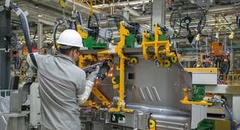 La industria cayó en julio y 8 de 12 sectores fueron para atrás