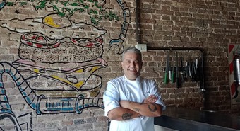 Cocinó para la Reina de Inglaterra y ahora reconvierte popular "sanguchería"