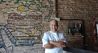 Cocinó para la Reina de Inglaterra y ahora reconvierte popular "sanguchería"