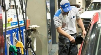 Volvió a subir la nafta ¿cuánto cuesta llenar el tanque en Rosario?