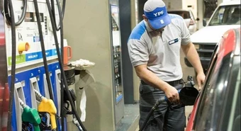 Volvió a subir la nafta ¿cuánto cuesta llenar el tanque en Rosario?