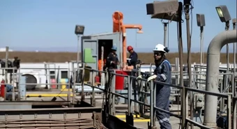 Petroleros acordaron aumento de casi el 100%, ¿cuánto cobra un operario?