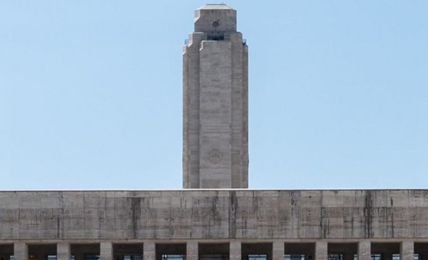 Paralizan las obras en el Monumento a la Bandera por falta de pagos ...