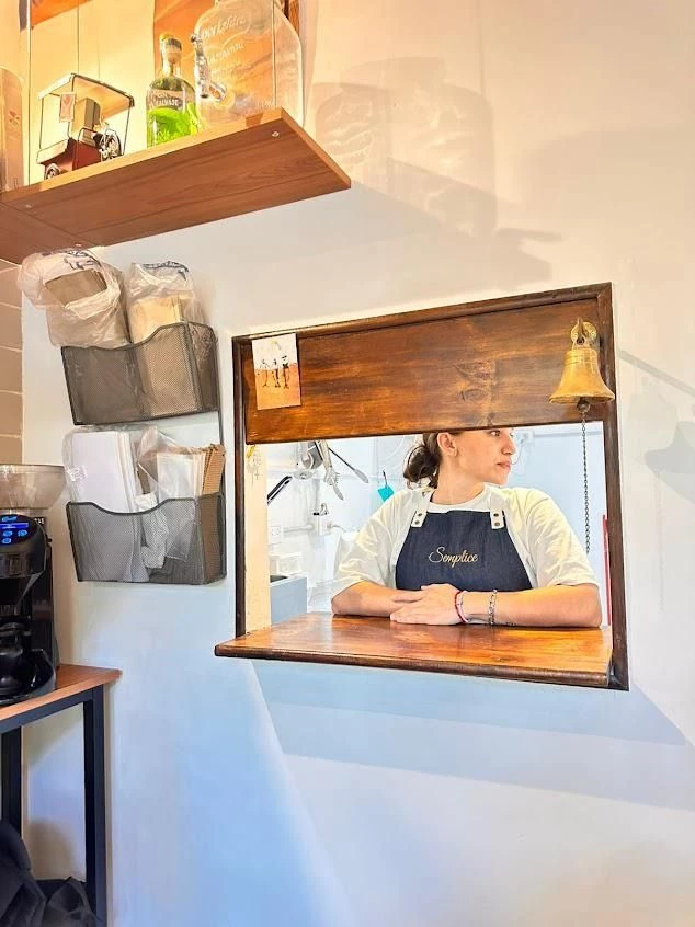 De la televisi&oacute;n a su propio proyecto: una chef rosarina inaugura un caf&eacute; con identidad de barrio