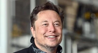 Ahora Elon Musk dice que va a la carga para comprar Twitter