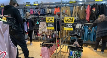 Qué se puede comprar en el outlet que remata stock en el centro