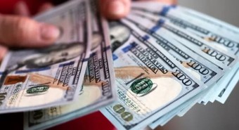 El plan del Gobierno para que los argentinos saquen los dólares del colchón