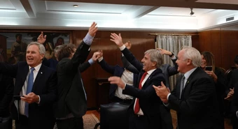 Mandril, decime qué se siente: festejo libertario por el primer día sin cepo