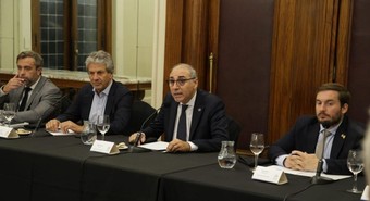 Cara a cara de empresarios con funcionarios del gobierno en la Bolsa