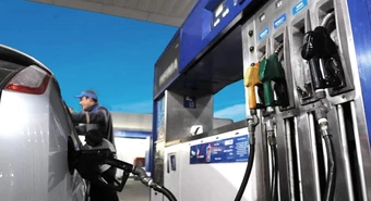 YPF y Axion se sumaron a Shell y aumentaron 4% el precio de sus combustibles 