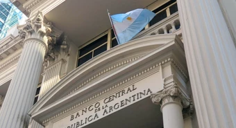 El Banco Central aflojó el cepo para algunas importaciones de insumos