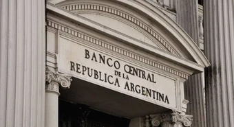 El Central tuvo que vender u$s100 M por la demanda de “dólar solidario”