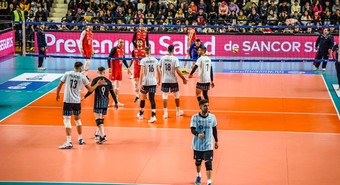El seleccionado masculino de Vóley se impuso frente a Serbia