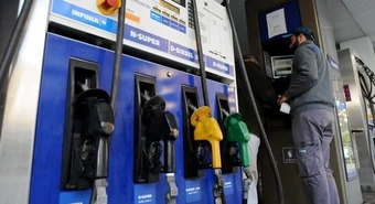 YPF baja 5% la nafta durante la noche, ¿dónde se carga más barato en Rosario?