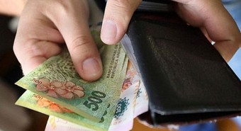 Una provincia paga bono de $ 200.000 y aumento de 95% a empleados públicos