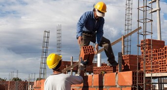 Lanzaron descuentos y cuotas en compras de materiales de construcción