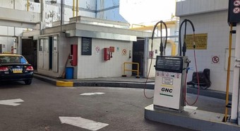 Le colgaron cartel de venta a una de las últimas estaciones del centro