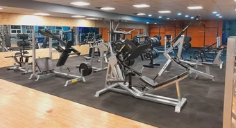 Gimnasio premium reactiva una estratégica esquina de Av. Pellegrini