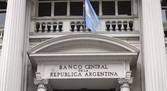 Eliminan un nuevo control para operaciones bancarias en dólares