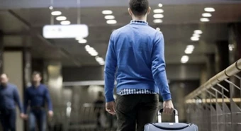 Agencieros salen al cruce de la influencer que consigue vuelos baratos