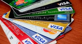 Tarjetas: hasta cuánto te pueden cobrar de recargo por pagar en cuotas