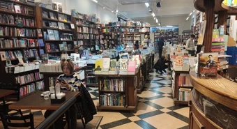 Libreros dan pelea contra Netflix y la recesión: cómo reinventan el negocio