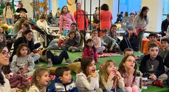 Experimentos, yoga y cuentos: Shopping del Siglo invita a los chicos a jugar