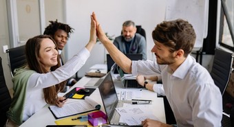 Motivados, neutros o quemados: cómo viven hoy el trabajo los argentinos