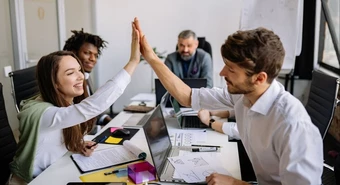 Motivados, neutros o quemados: cómo viven hoy el trabajo los argentinos