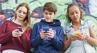 Las 10 palabras que más usan los jóvenes en X, Instagram y Tik Tok