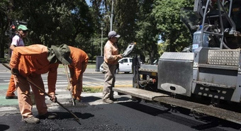 Qué empresas compiten por un importante paquete de obras de bacheo en Rosario