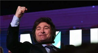 El ministro de Economía reconoció la derrota desde el escenario en la sede de Unión por la Patria.