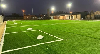 Jugador de fútbol construye un complejo deportivo de alta gama