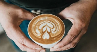 Marca de café top con varios locales cambió de nombre y de propuesta 