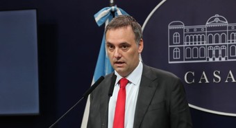 Lunes negro en los mercados: habló Adorni y ratificó el rumbo del Gobierno 