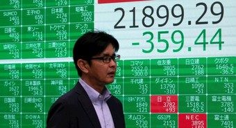 La Bolsa de Tokio repunta tras el derrumbe histórico del lunes negro