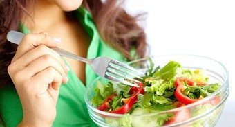 Qué alimentos mejoran la salud cerebral más que los suplementos