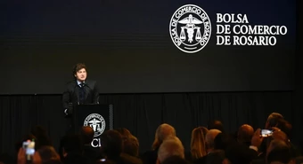 Milei pasó por la Bolsa y cargó contra los senadores: "Degenerados fiscales"