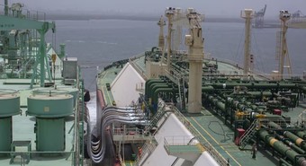 Consorcio petrolero ampliará inversiones para producir más GNL en Argentina