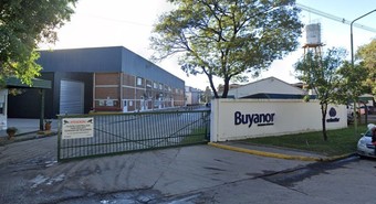 Líderes del negocio mayorista buscan quedarse con una planta santafesina