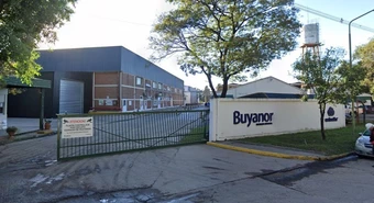 Líderes del negocio mayorista buscan quedarse con una planta santafesina
