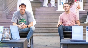 Son ingenieros y salieron al ruedo con muebles de plástico reciclado 