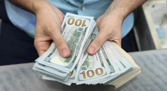 Las cuatro opciones que baraja el gobierno para restringir el dólar turista