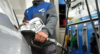 El plan de YPF para abaratar la nafta fuera de la hora pico