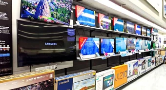 Un banco sale a vender televisores en 30 cuotas sin interés